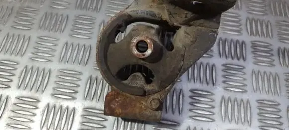 Honda Civic Engine mount bracket