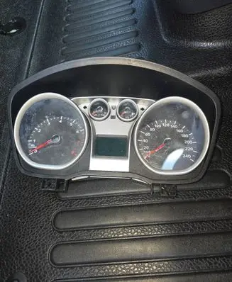 Speedometer (instrument cluster)
