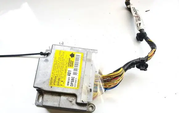Mitsubishi Grandis Airbag control unit/module w2t62674 mn141401