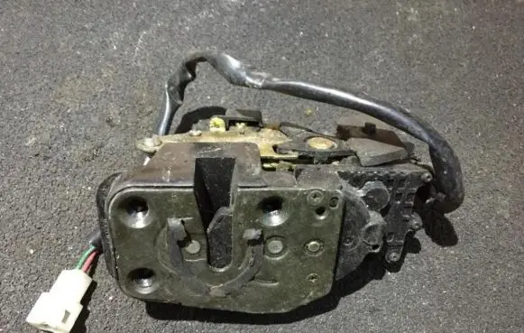 Mazda 626 Rear door lock