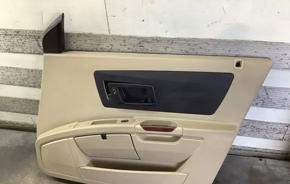 Cadillac SRX Front door card panel trim 10326R 1GA0203072 25773161