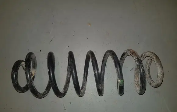 Volkswagen Golf IV Rear coil spring