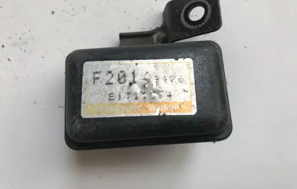 Mazda 626 Air pressure sensor E1T11574