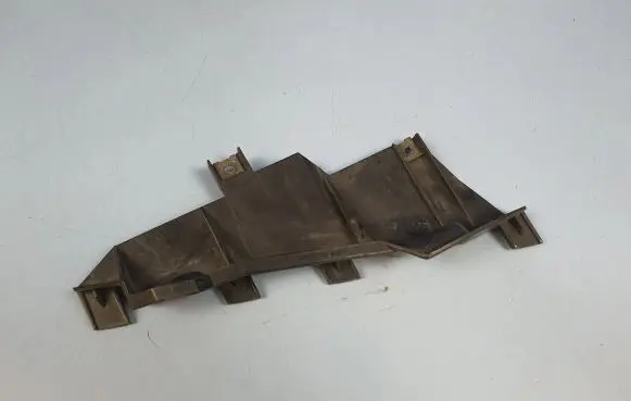 Headlight/headlamp mounting bracket