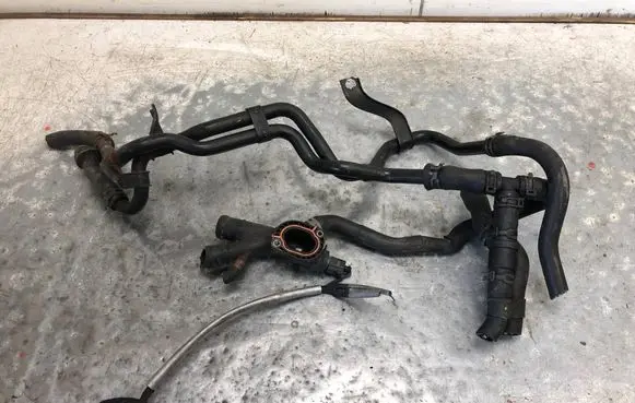 Volkswagen PASSAT B7 Engine coolant pipe/hose 03L121131AABILI 03L121131AA
