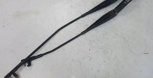 Ford Focus Front wiper blade arm 