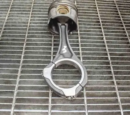 Mercedes-Benz E W212 Piston A6420305517 A6420305220