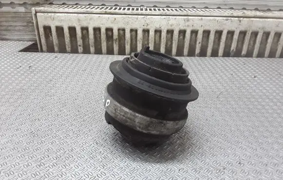 Mercedes-Benz E W211 Engine mount bracket