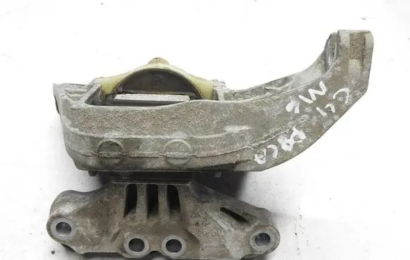 Engine mounting bracket