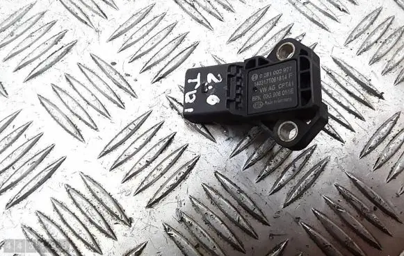 Volkswagen Tiguan Air pressure sensor 0281002977 03G906051F