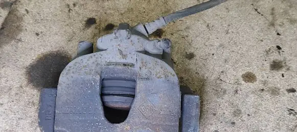 Front brake caliper
