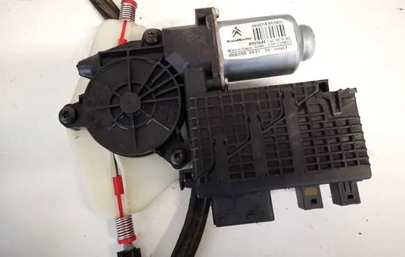 Citroen C4 I Picasso Front door window regulator motor 9682495580