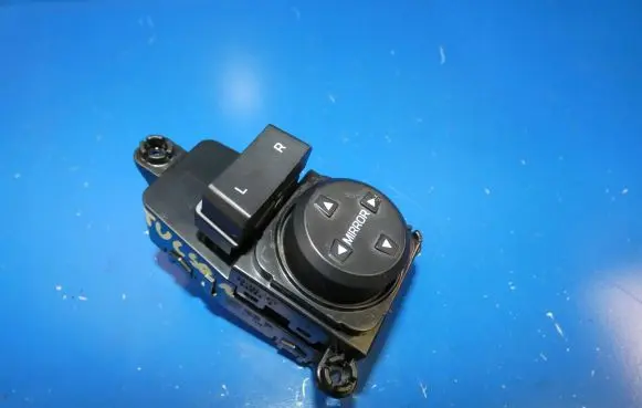 Hyundai Tucson TL Wing mirror switch 93573D3020