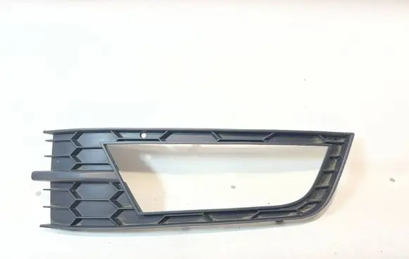 Skoda Octavia Mk4 Front fog light trim/grill 5E0807681