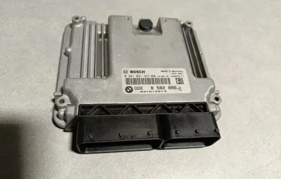 BMW 5 F10 F11 Engine control unit/module 8582886 0281031337 1242