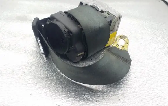 Audi A6 S6 C5 4B Front seatbelt 27213082