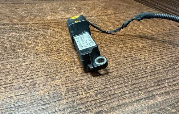 Audi A3 S3 8L Airbag deployment crash/impact sensor 8L0959643C