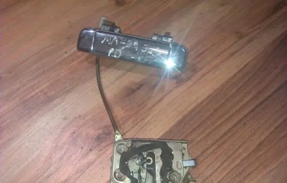 Mazda 323 Front door lock