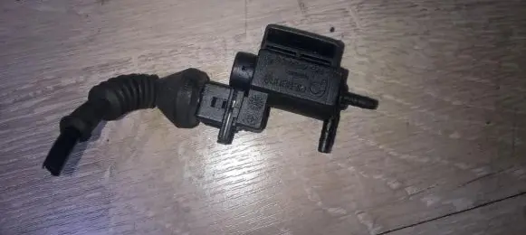 Audi A4 S4 B5 8D Turbo solenoid valve 037906283a 99t204
