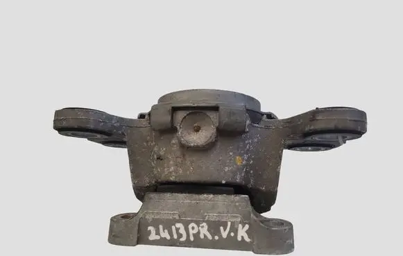 Volvo V70 Engine mount bracket 3131687502