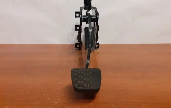 Mercedes-Benz Sprinter W907 W910 Brake pedal A9102900000 12196
