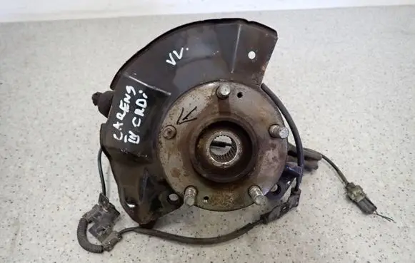 KIA Carens II Front wheel hub spindle knuckle