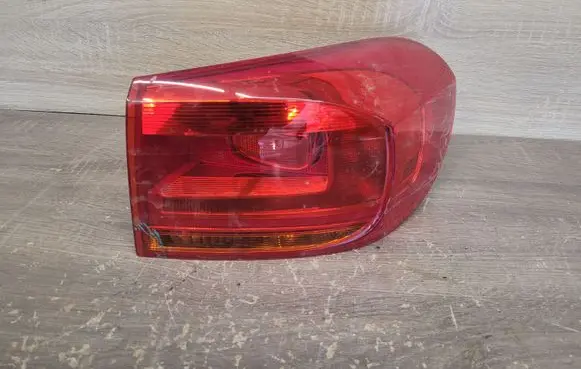 Volkswagen Tiguan Rear/tail lights 5N0945096R