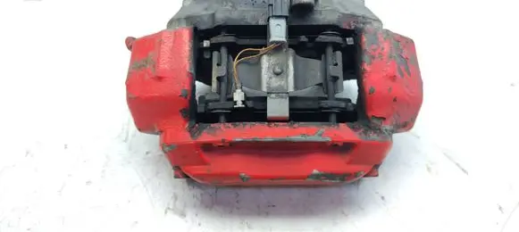 Mercedes-Benz CLS C219 Front brake caliper 20825101 4F00330