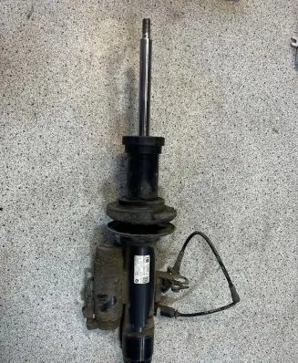 BMW 5 G30 G31 Front shock absorber/damper 6866533