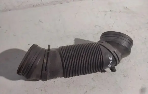 Skoda Octavia Mk2 (1Z) Air intake hose/pipe 1K0129684L