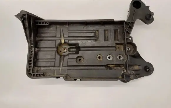 Volkswagen PASSAT B8 Battery tray 5Q0915321J 5Q0915331K