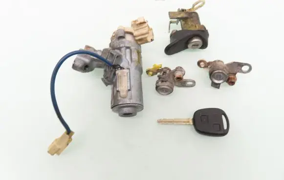 Toyota Yaris Ignition lock 45020521