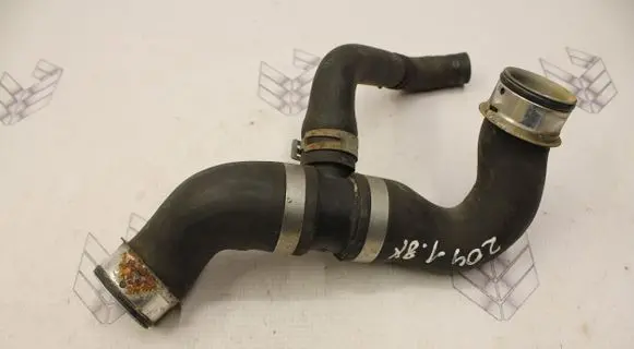 Mercedes-Benz C W204 Engine coolant pipe/hose A2045012682