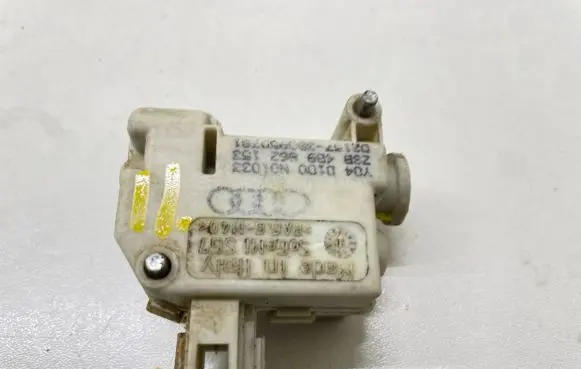 Audi A6 S6 C5 4B Central locking motor 4B9862153