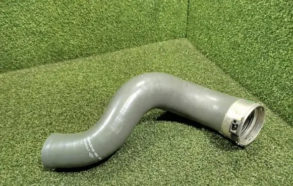 Opel Vivaro Intercooler hose/pipe MANC0010506A MANC00105 13615