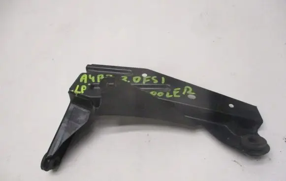 Audi A4 S4 B7 8E 8H Radiator mount bracket 8V0805662