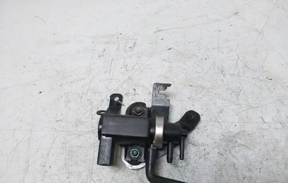 Volkswagen Touareg I Turbo solenoid valve 1J0906627C