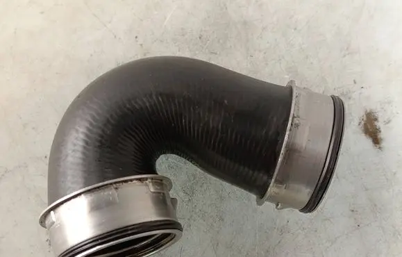 Volkswagen PASSAT B5.5 Intercooler hose/pipe