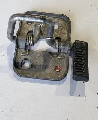 Volkswagen Touran II Engine bonnet/hood lock/latch loop/hook 1K8823186F