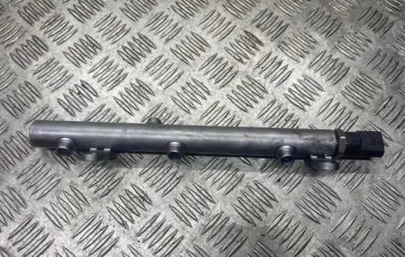 Mercedes-Benz E W211 Fuel main line pipe A6420700695 0611900605