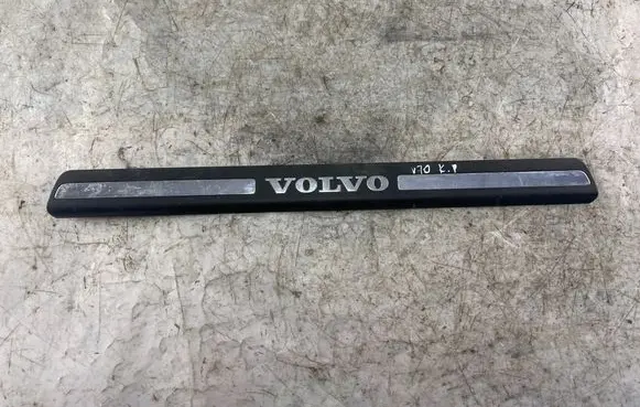 Volvo V70 Front sill trim cover 8659960