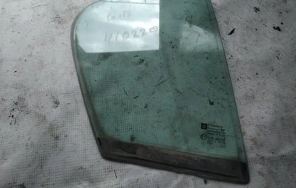 Opel Astra H Rear vent window glass AS2