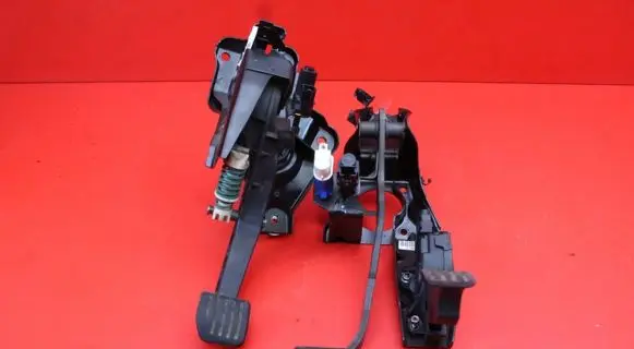 Ford Mondeo MK IV Accelerator throttle pedal 7G9N-7B633AGB