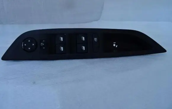 Peugeot 208 II Quarter vent window switch 98421760ZD
