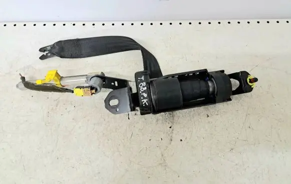 Volvo S60 Front seatbelt