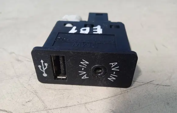 Mini Cooper Countryman R60 AUX in-socket connector 9264966
