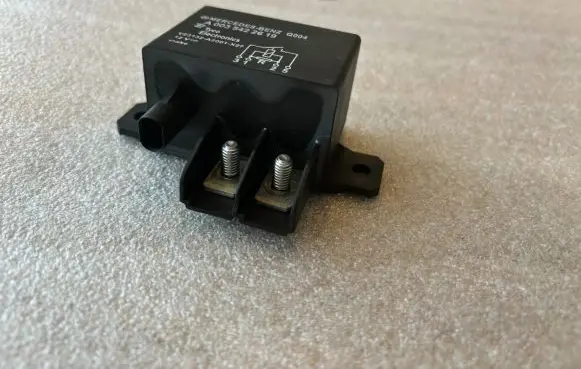 Mercedes-Benz C W204 Battery relay fuse A0035422619 V23132A2001X27 0035422619