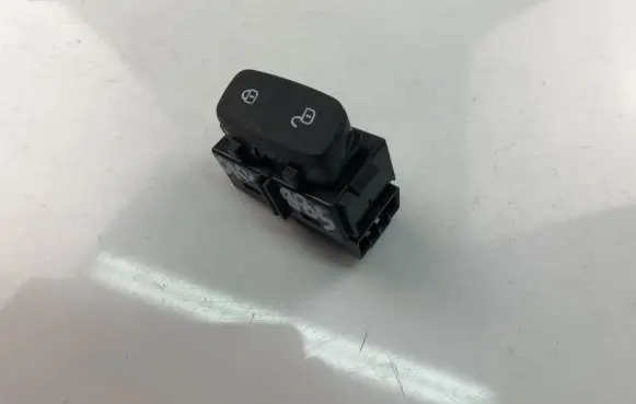 Volvo V60 Central locking switch button 31433409