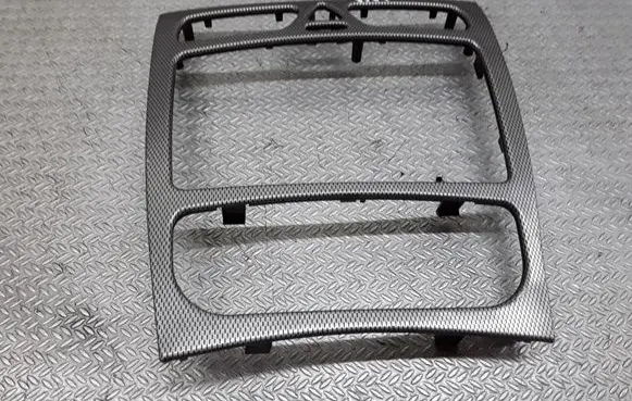 Mercedes-Benz C W203 Radio/GPS head unit trim 