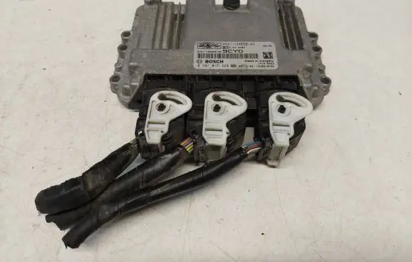 Ford Fiesta Engine control unit/module 9V2112A650AD 0281015428